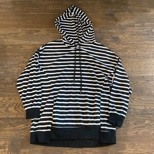 🖤3/$10 Striped oversized hoodie
